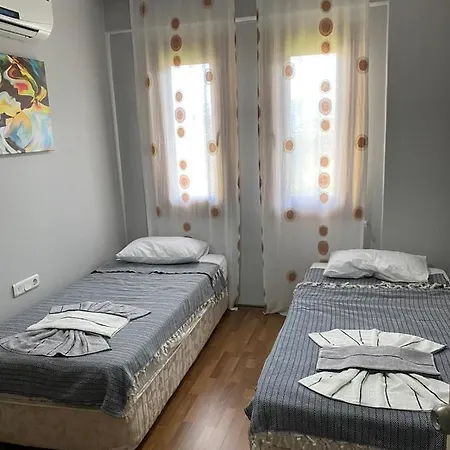 Villa Huzur Villa , 4 Yatak Odali , 8 Kisilik , Muestakil Villa, Oezel Havuzlu *