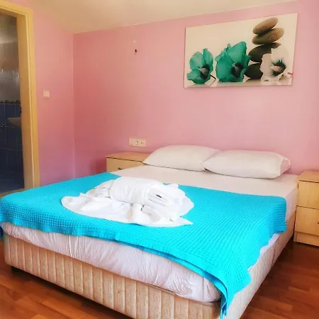 Huzur Villa , 4 Yatak Odali , 8 Kisilik , Muestakil Villa, Oezel Havuzlu Villa *